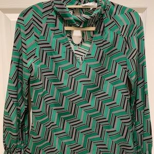Green, black, white Chevron top Button sleeves keyhole neck cutout - size xs